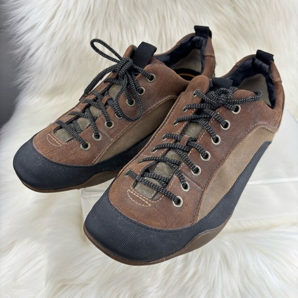 Timberland Brown and Black Sneakers with Rugged Design - Picture 2 of 11
